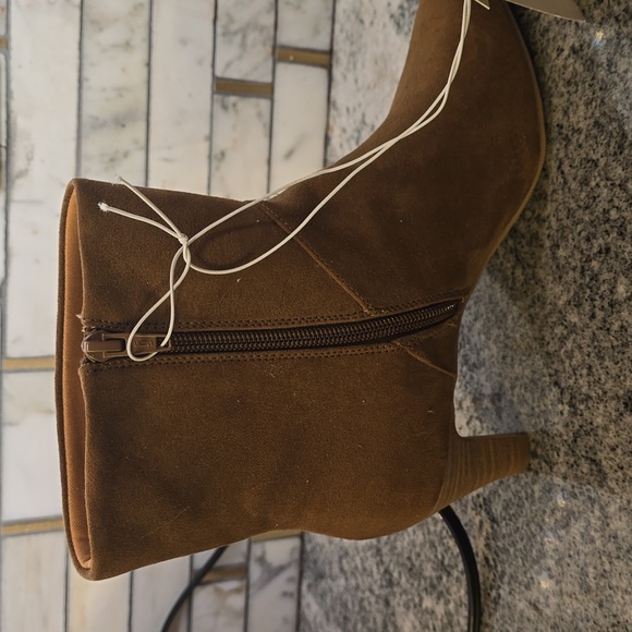 Universal Thread Pointed Toe Heeled Booties "Frances" - Picture 5 of 5